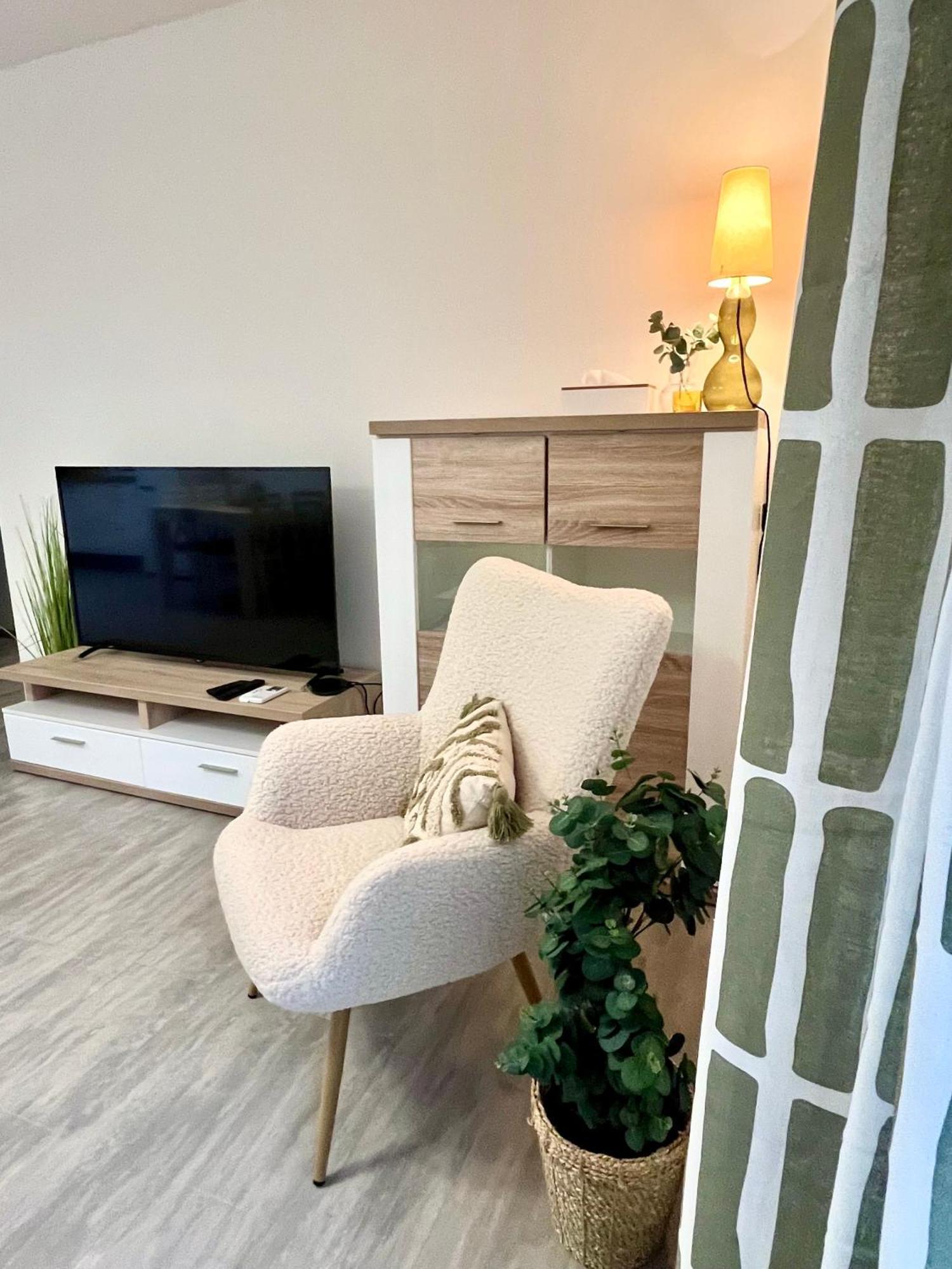 The Elite Suite Downtown 2- Bedroom Apt Ac & Garage Parking Bratislava Exterior photo